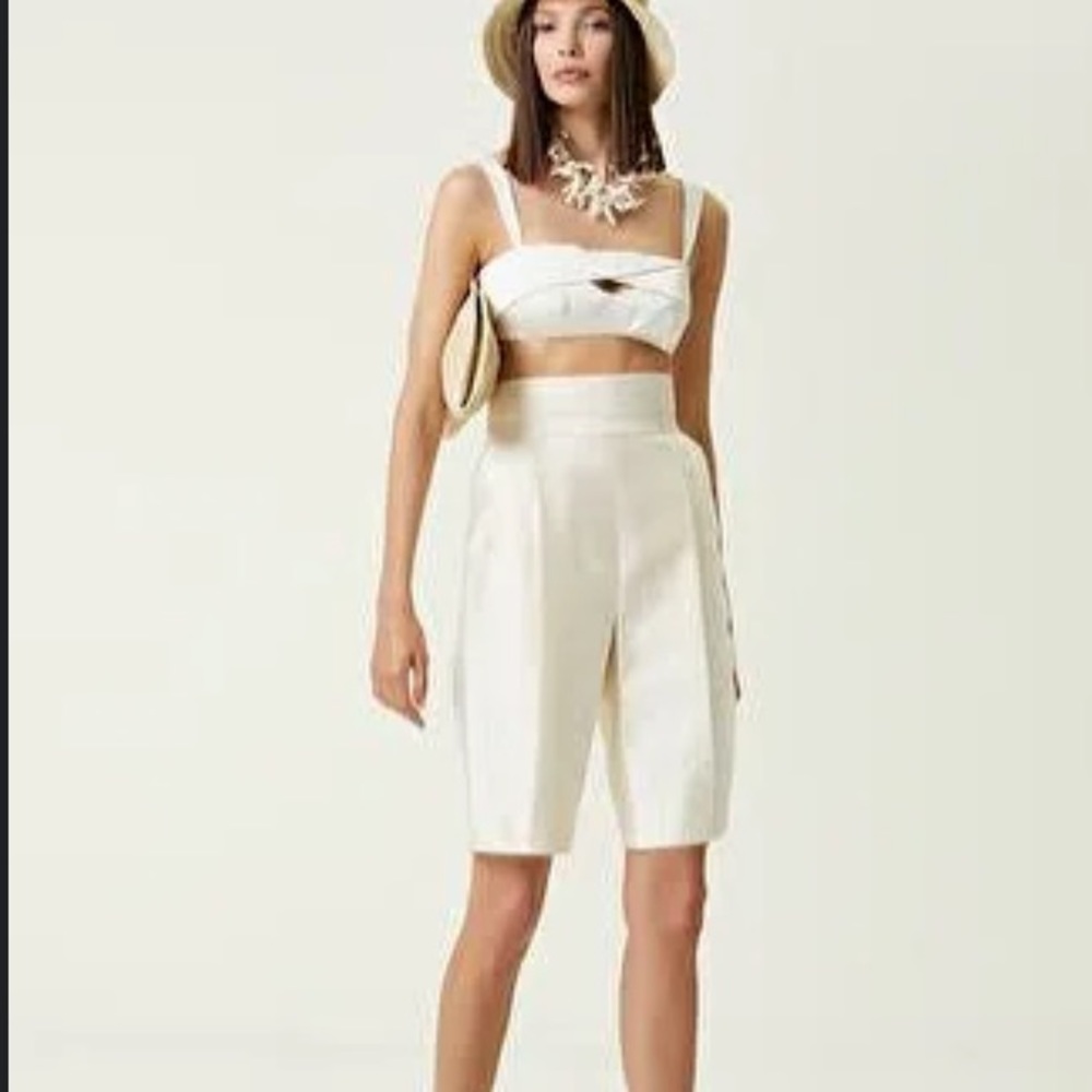 NWOT Zimmermann Bermuda pants in ivory color and size AU 1. US 4/6.